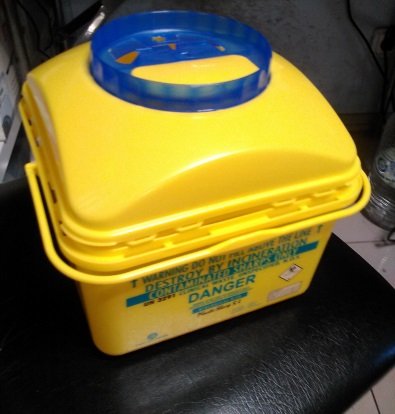 Емкость-контейнер для сбора медицинских отходов и острого инструментария 5 л
